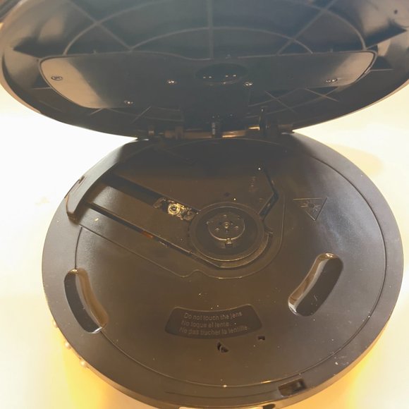 Jensen CD-60 Portable Personal CD Player CD/MP3 Player + Digital AM/FM Radio - Picture 4 of 10